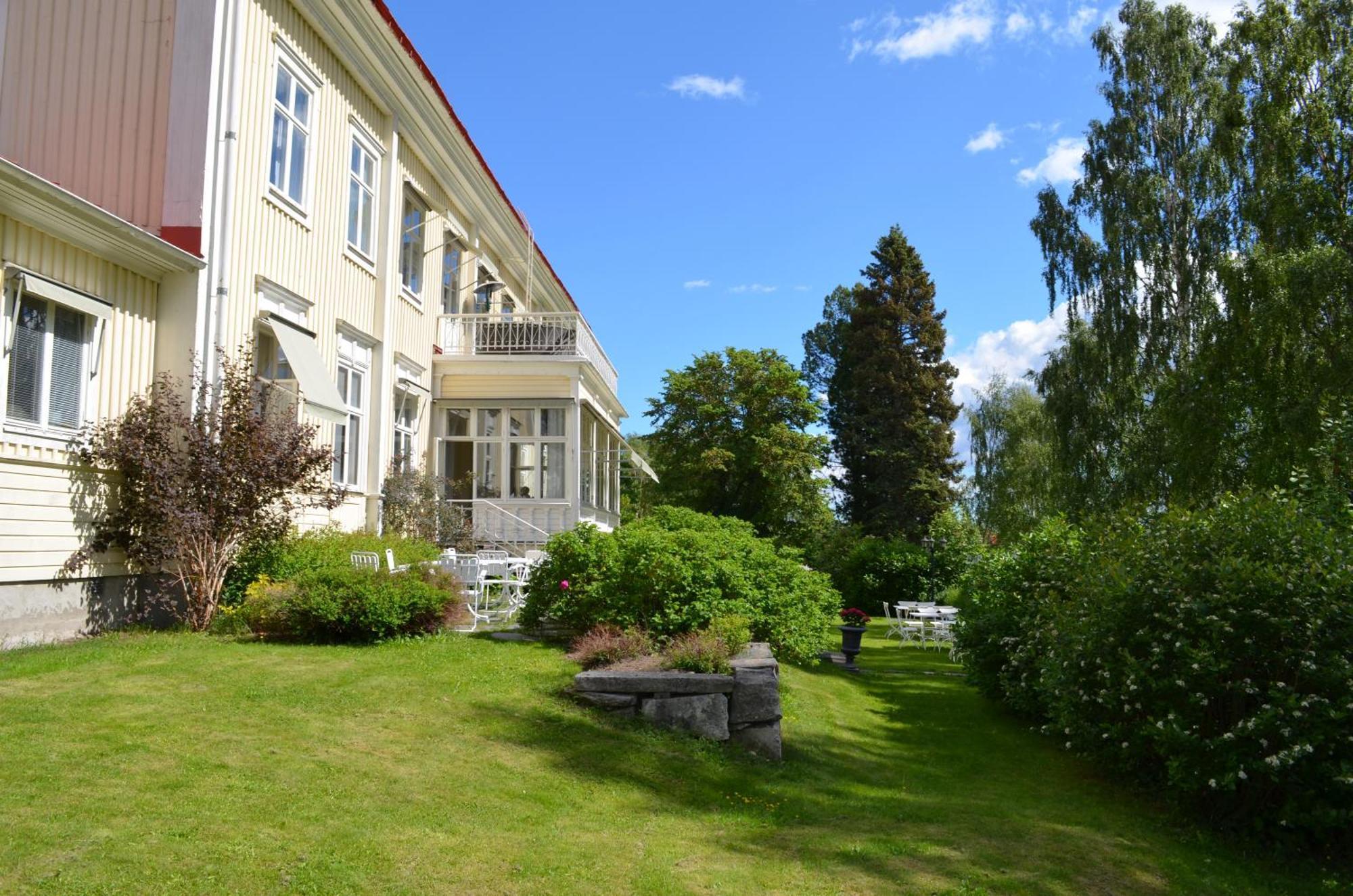Stiftsgarden Hostel Шеллефтео Экстерьер фото