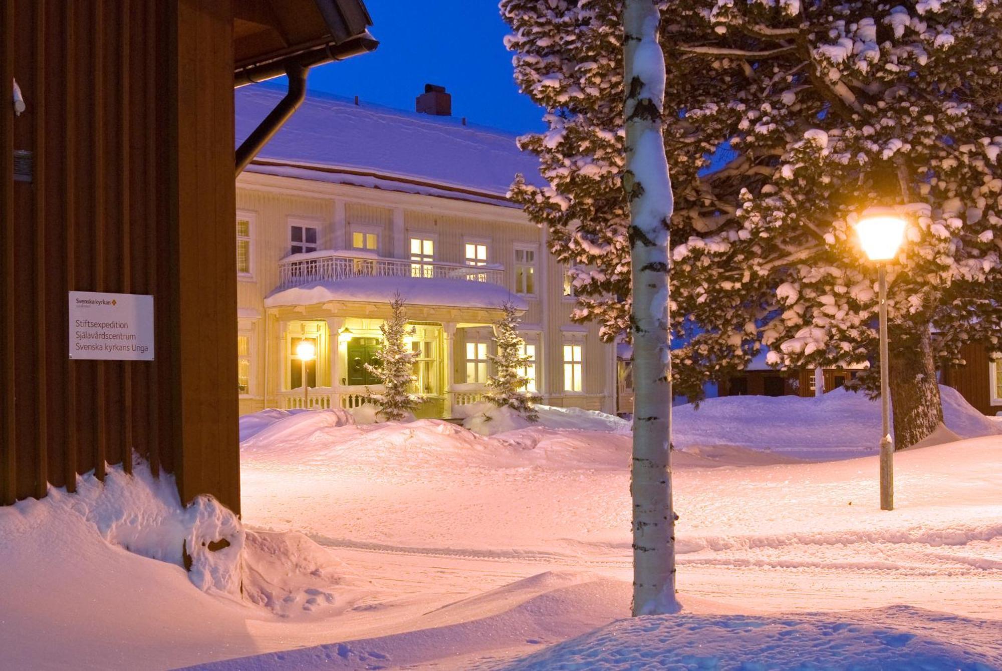 Stiftsgarden Hostel Шеллефтео Экстерьер фото